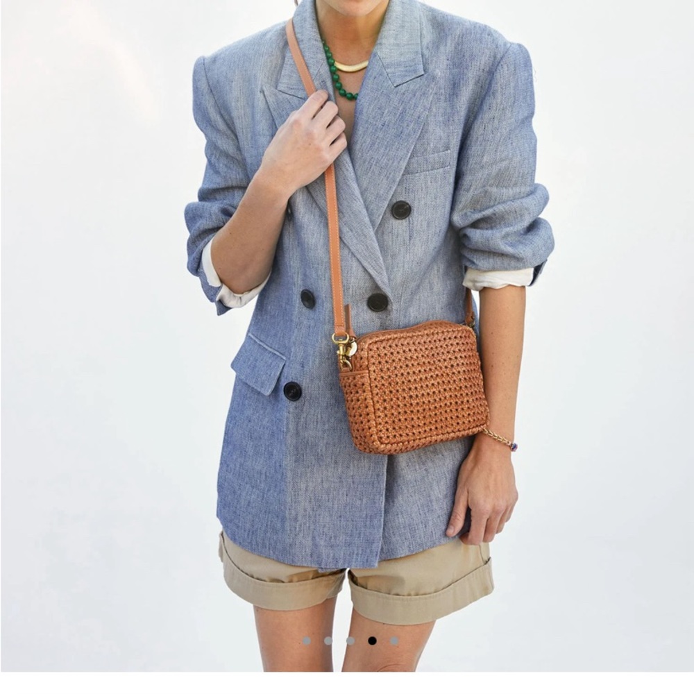 Clare V. Midi SAC